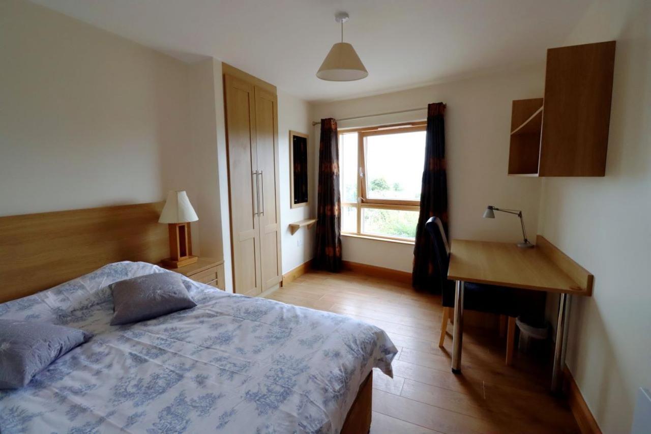 St Angela'S Lakeside Aparthotel Sala Sligo Eksteriør billede