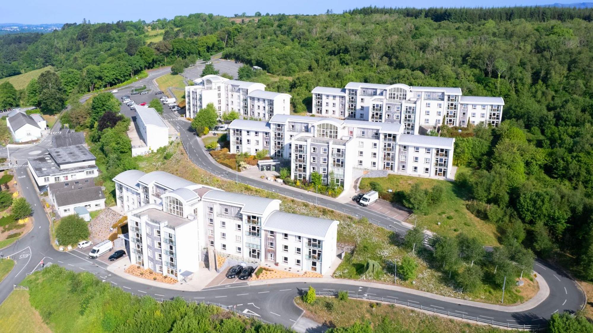 St Angela'S Lakeside Aparthotel Sala Sligo Eksteriør billede